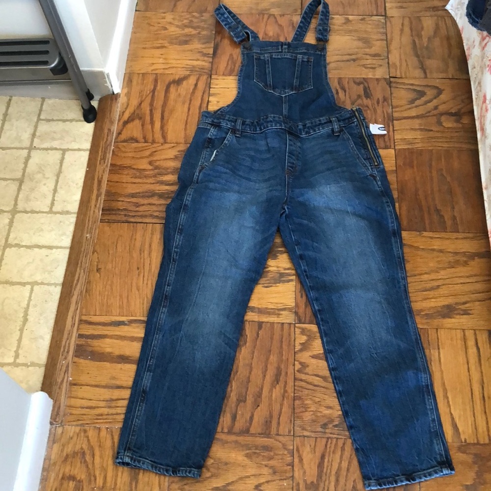BNWT! Old navy size 8P jean overalls